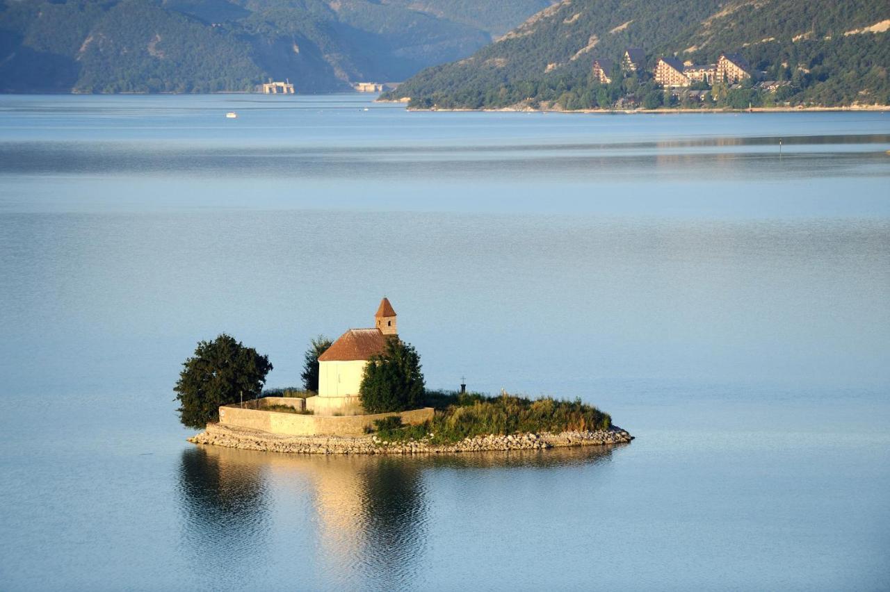 Village Club Les Hyvans Шорж Экстерьер фото