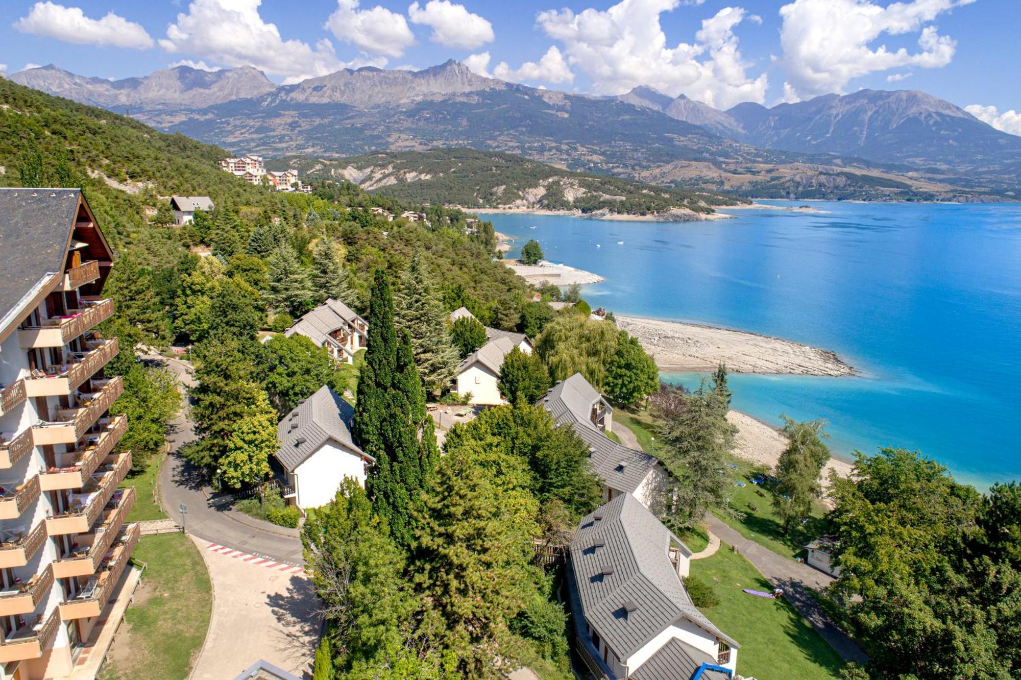 Village Club Les Hyvans Шорж Экстерьер фото