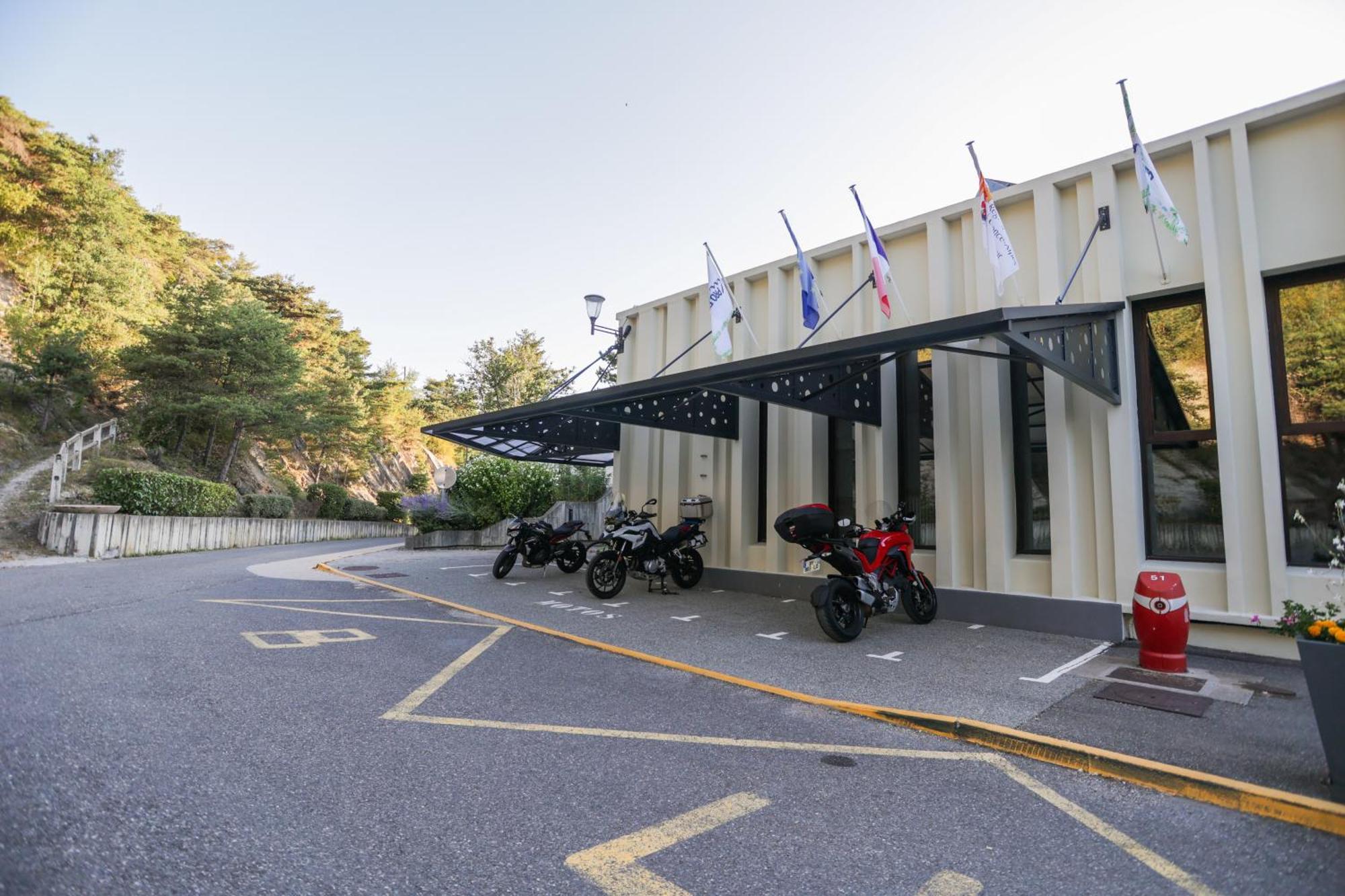 Village Club Les Hyvans Шорж Экстерьер фото