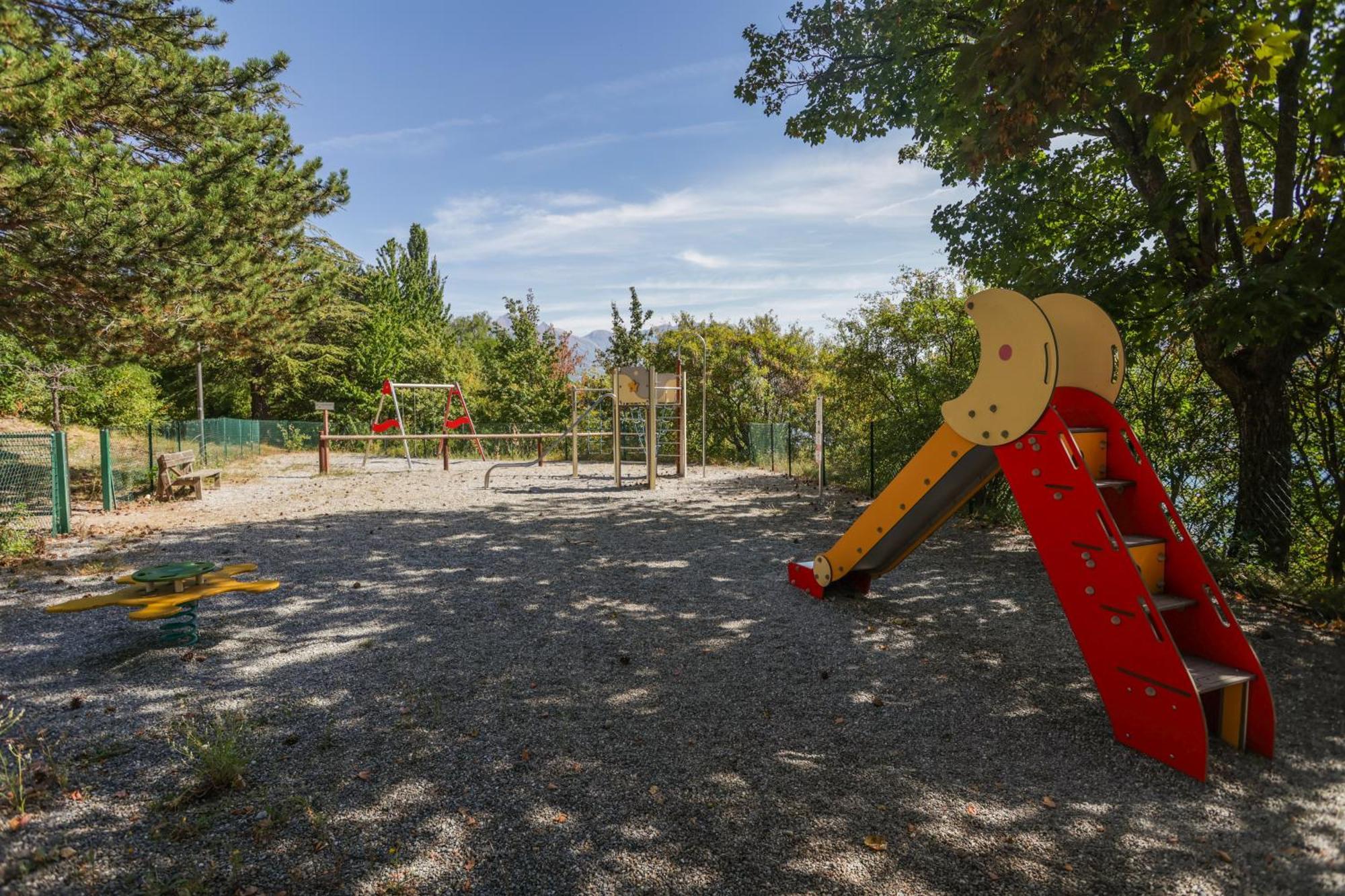 Village Club Les Hyvans Шорж Экстерьер фото