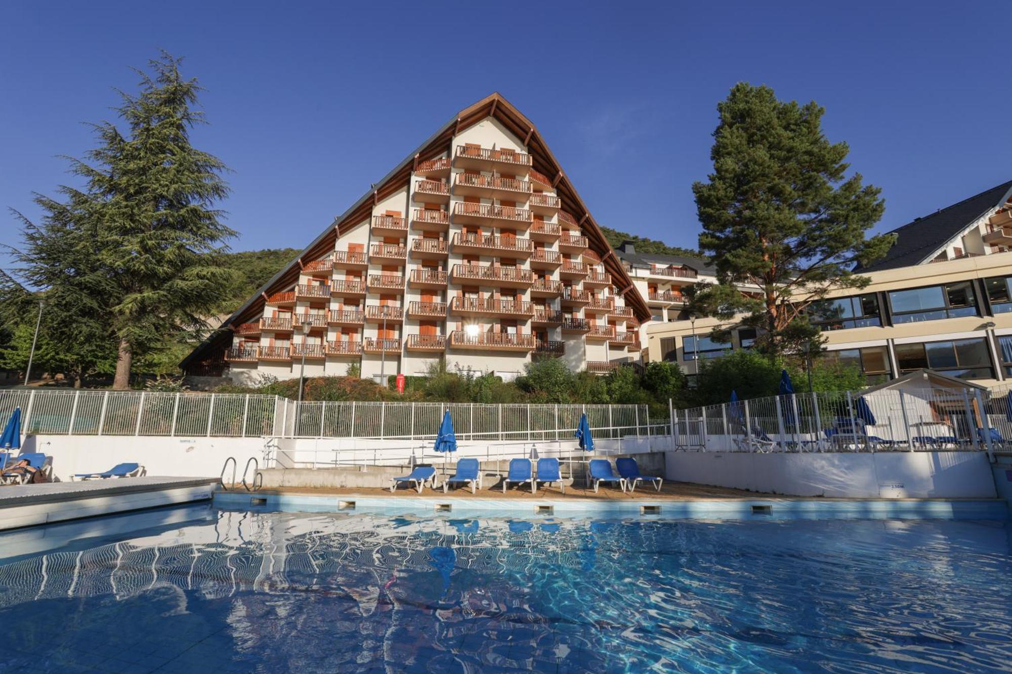 Village Club Les Hyvans Шорж Экстерьер фото